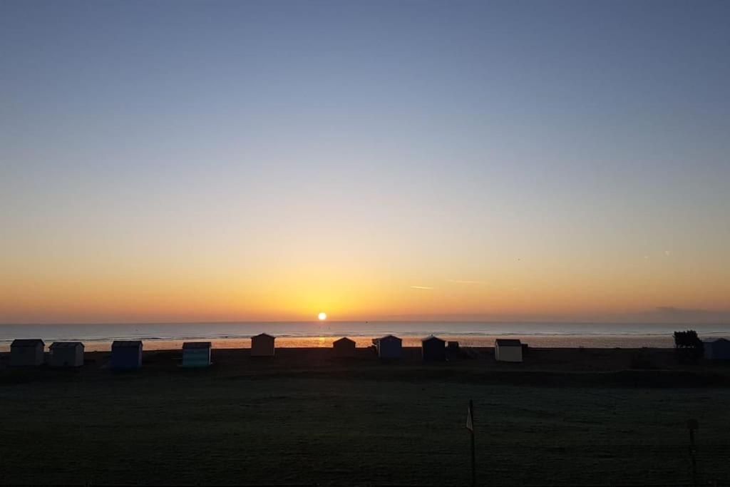 Stunning Seaviews - House - Jacuzzi Bath Tub Littlestone-on-Sea