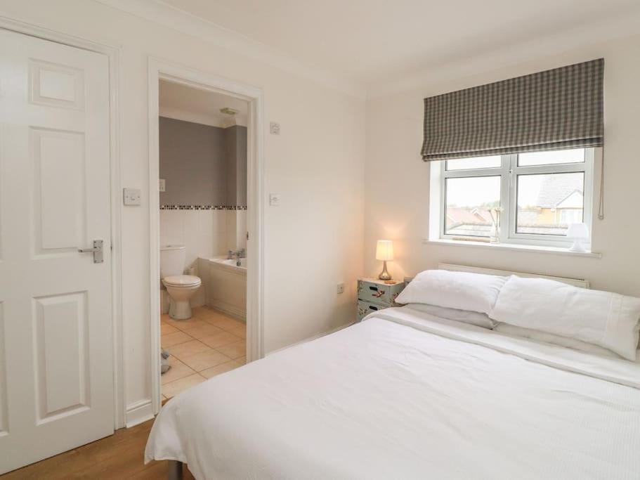Stunning Seaviews - House - Jacuzzi Bath Tub Holiday home Littlestone-on-Sea