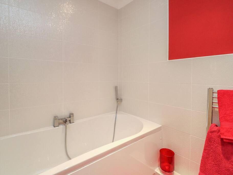 Stunning Seaviews - House - Jacuzzi Bath Tub Littlestone-on-Sea