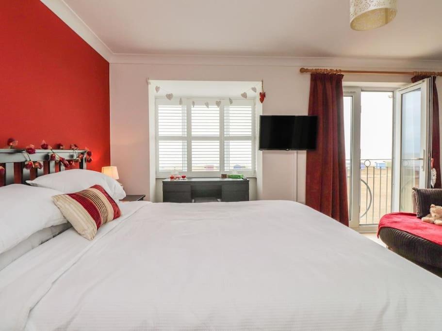 Stunning Seaviews - House - Jacuzzi Bath Tub Holiday home Littlestone-on-Sea