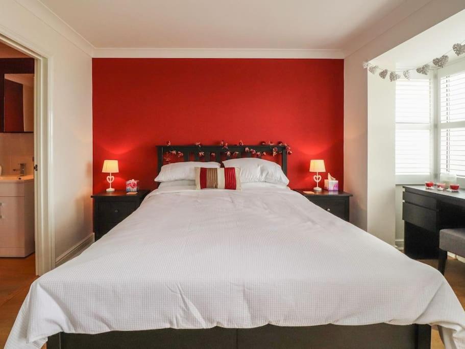 Holiday home Stunning Seaviews - House - Jacuzzi Bath Tub Littlestone-on-Sea