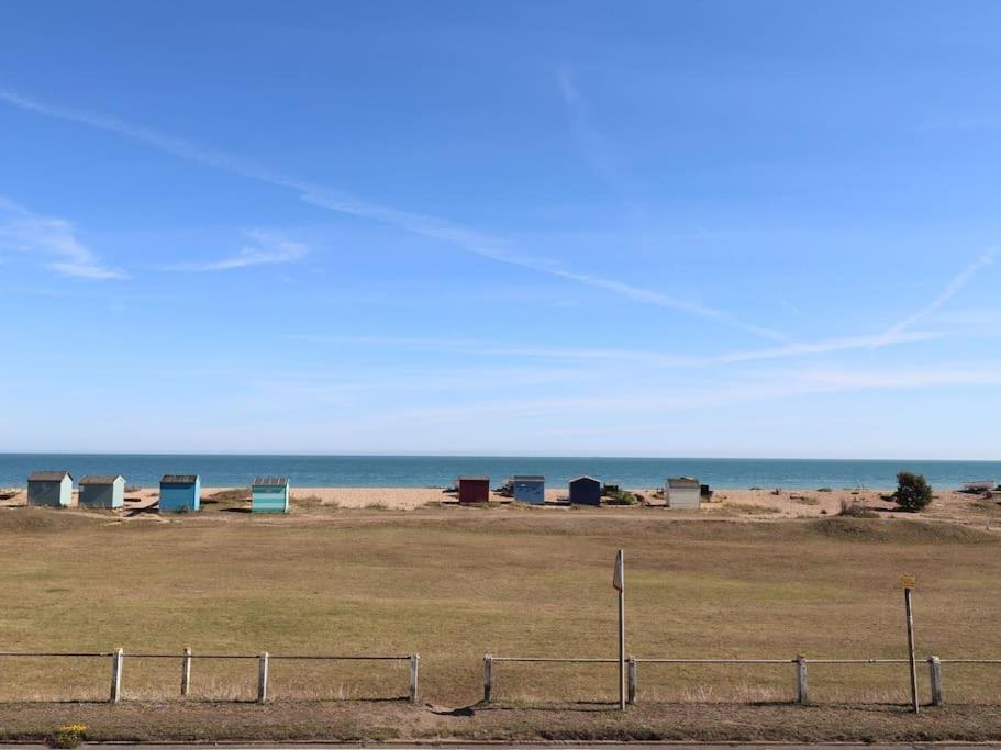 Stunning Seaviews - House - Jacuzzi Bath Tub * Littlestone-on-Sea