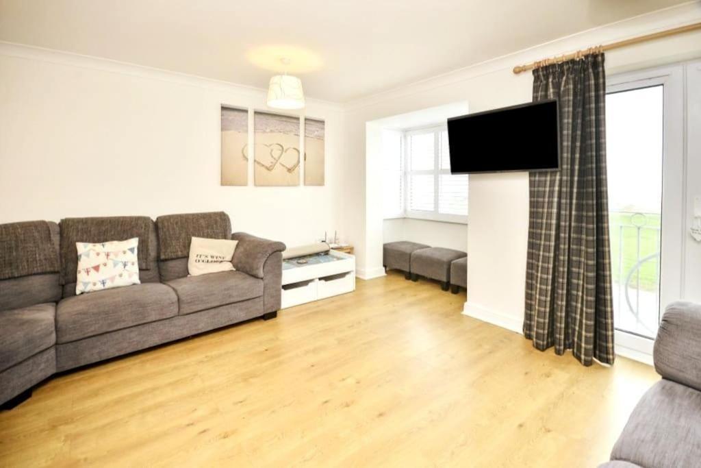 Holiday home Stunning Seaviews - House - Jacuzzi Bath Tub